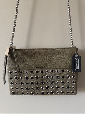 COACH ZIP TOP LEATHER GROMMET CROSSBODY ANTIQUE NICKEL OLIVE GREY EUC LIKE NEW